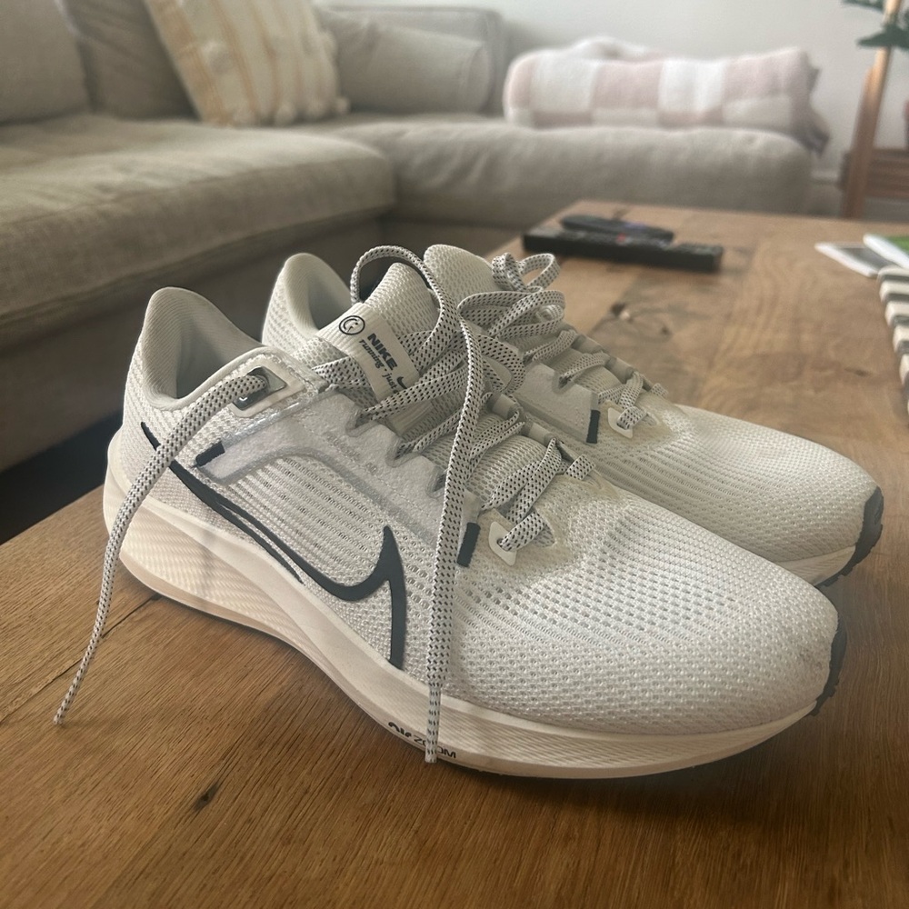 brand new nike pegasus sneakers